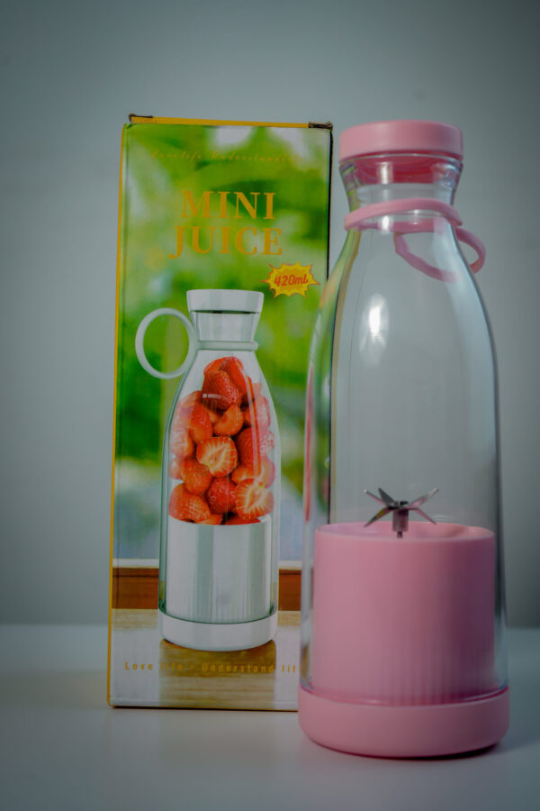 Portable and USB Rechargeable Mini Juicer – Image 3